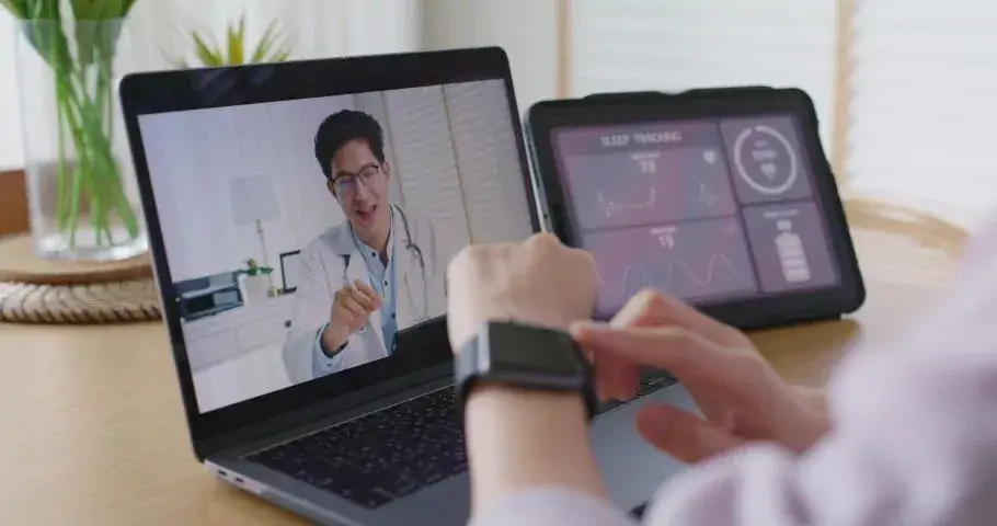 remote-response-monitoring-care-plan-adjustment-real-time-patient-monitoring-symptoms-adherence-health-data-analytics