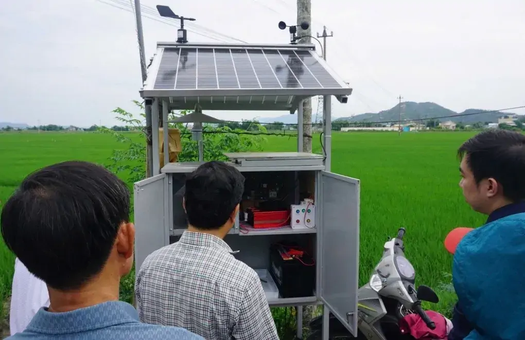 iot-based-environmental-monitoring-for-smart-agriculture-data-platform