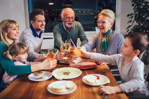 families-with-elderly-members-remote-health-tracking-real-time-updates-caregiver-connection-elderly-care-support