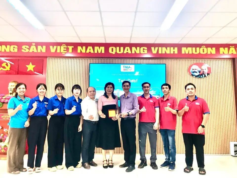 The education for the Sign Language in Deaf School